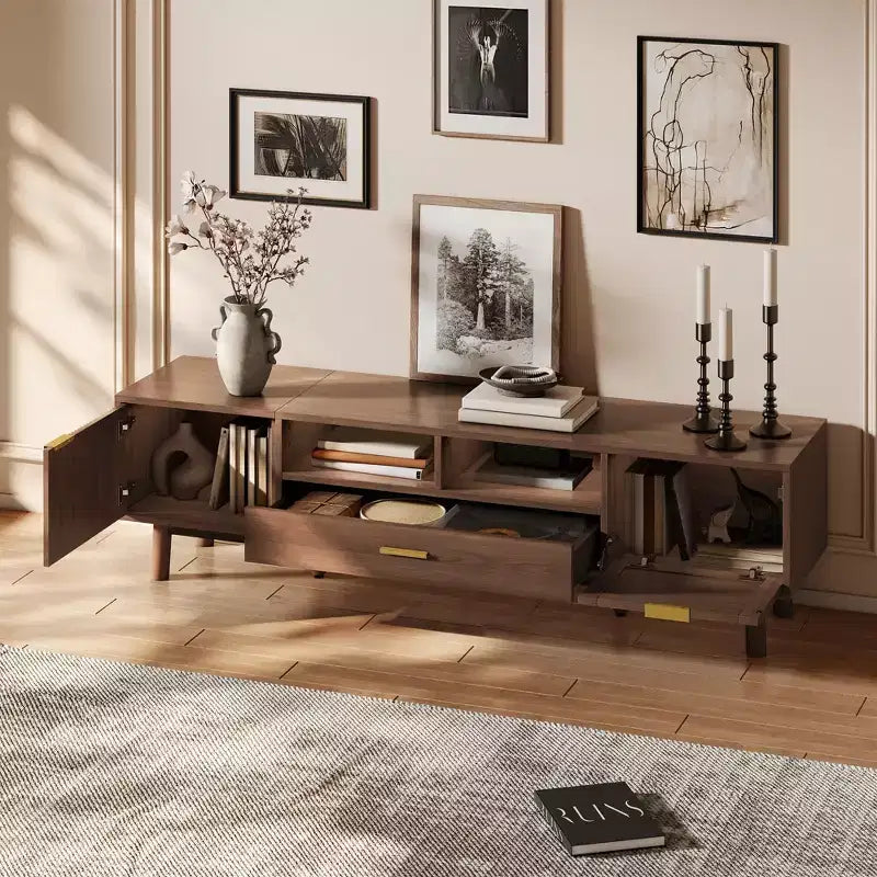 Meuble TV en bois brun de 170 cm pour téléviseurs jusqu'à 75 pouces, avec portes à fermeture douce et porte abattante, pour salon ou chambre à coucher.